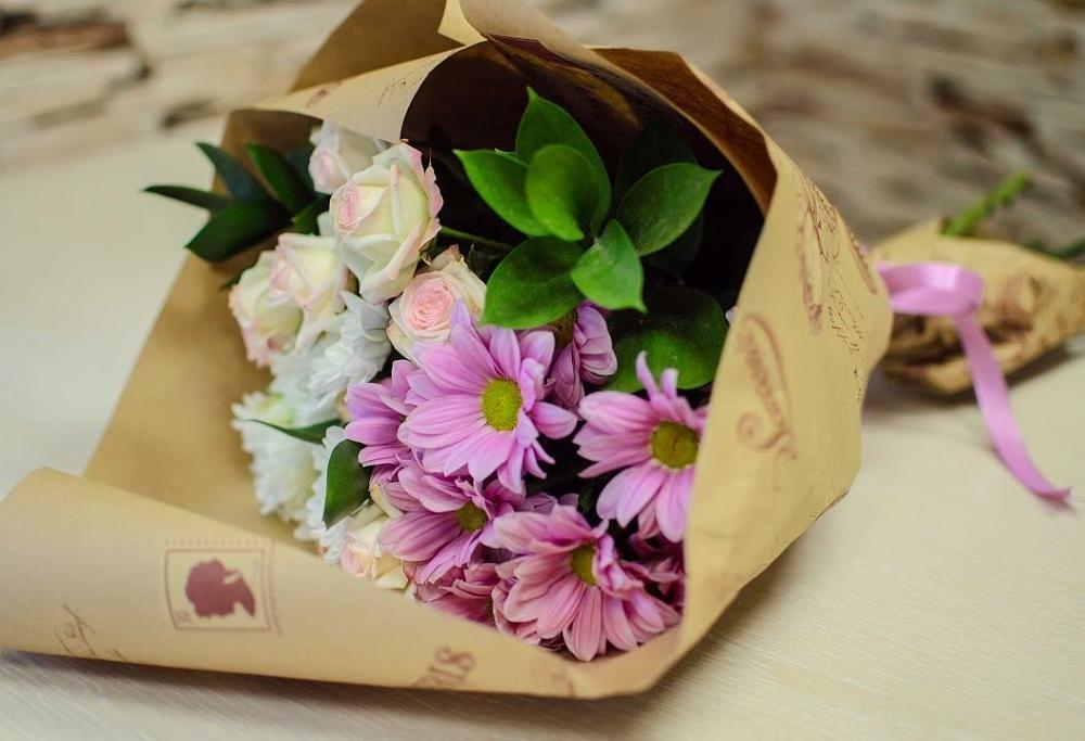 Букет улыбка в Сухиничах Букет цветов из: Розы и Хризантемы в Сухиничах