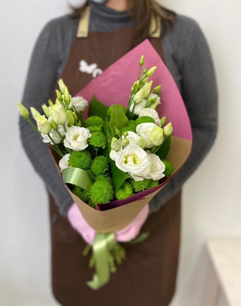 Букет морозный день в Сухиничах Букет цветов из: Хризантемы и Лизиантусы в Сухиничах