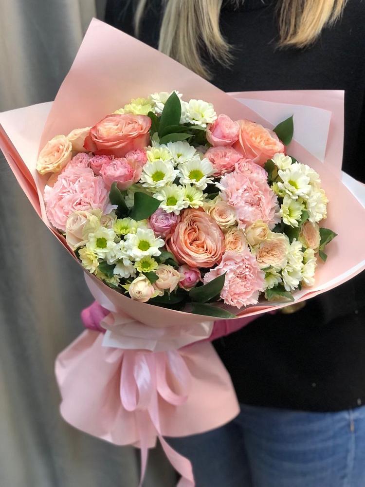 Букет нежные объятья в Сухиничах Букет цветов из: Гвоздики, Розы и Хризантемы в Сухиничах