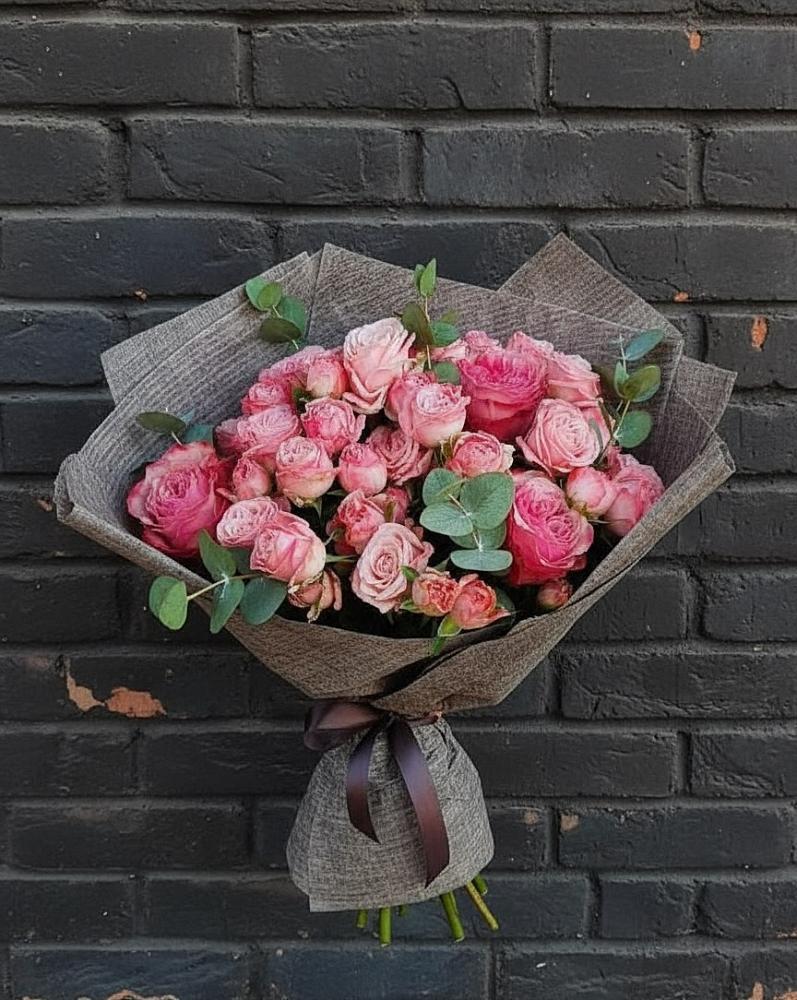 Букет розы в пальмах в Сухиничах Букет цветов из: Розы в Сухиничах