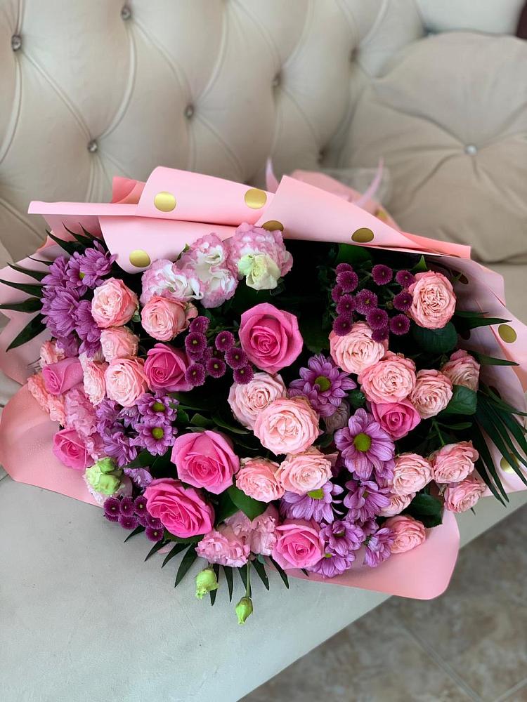 Букет Ваше величество в Сухиничах Букет цветов из: Хризантемы, Розы и Лизиантусы в Сухиничах