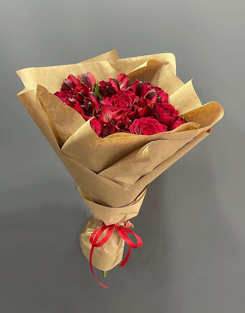 Букет прекрасной женщине в Сухиничах Букет цветов из: Альстромерии и Розы в Сухиничах