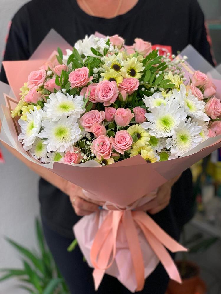 Букет юношеские грезы в Сухиничах Букет цветов из: Розы и Хризантемы в Сухиничах