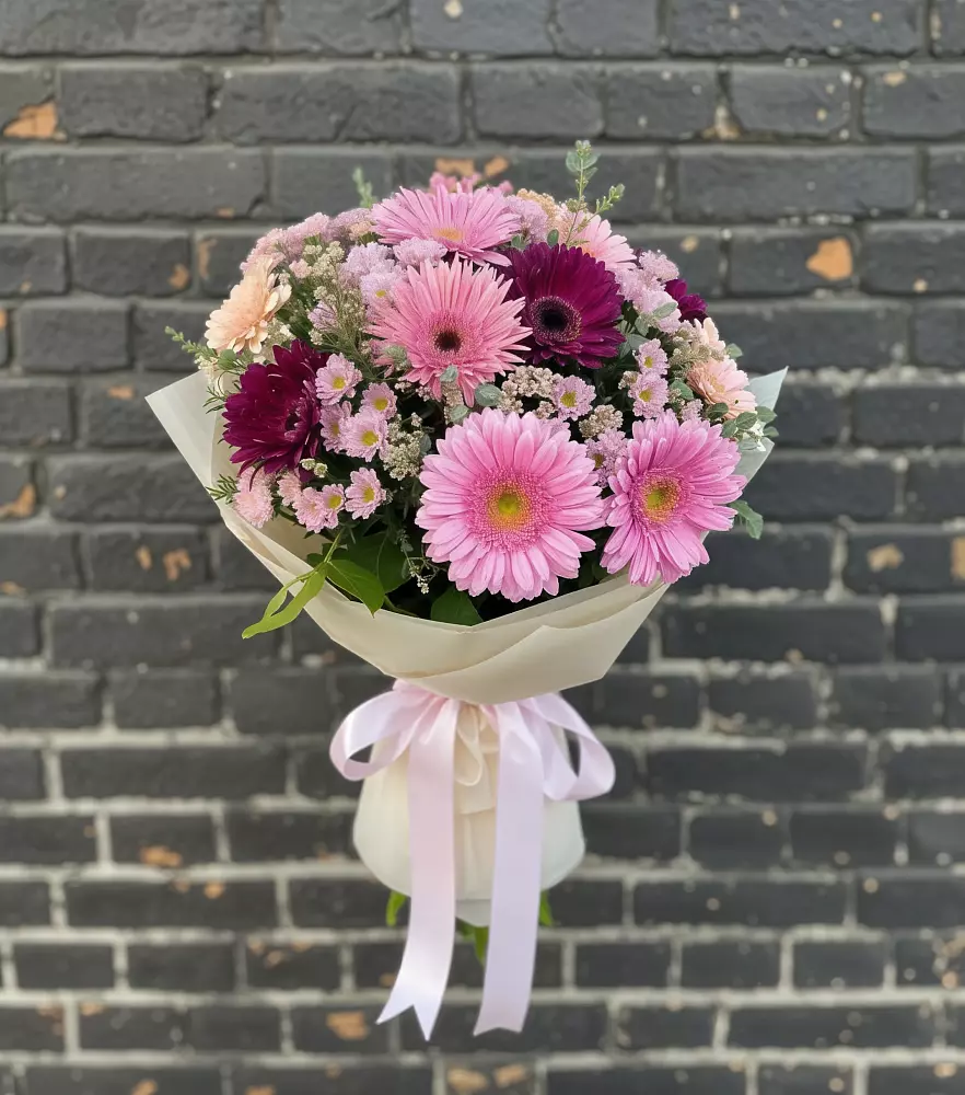 Букет яркие краски в Сухиничах Букет цветов из: Герберы и Хризантемы в Сухиничах