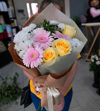 Букет цветов из:  Герберы, Розы и Хризантемы в Сухиничах
