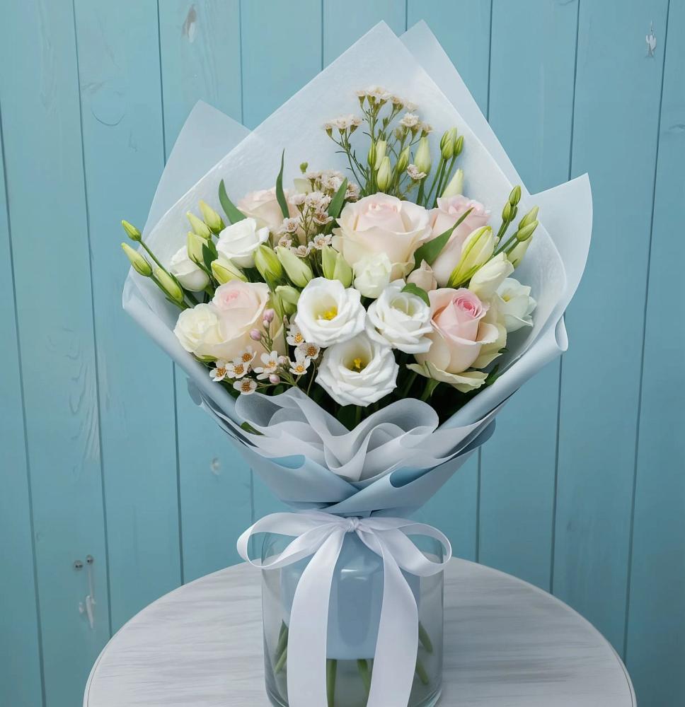 Букет очаровательный аромат в Сухиничах Букет цветов из: Розы и Лизиантусы в Сухиничах