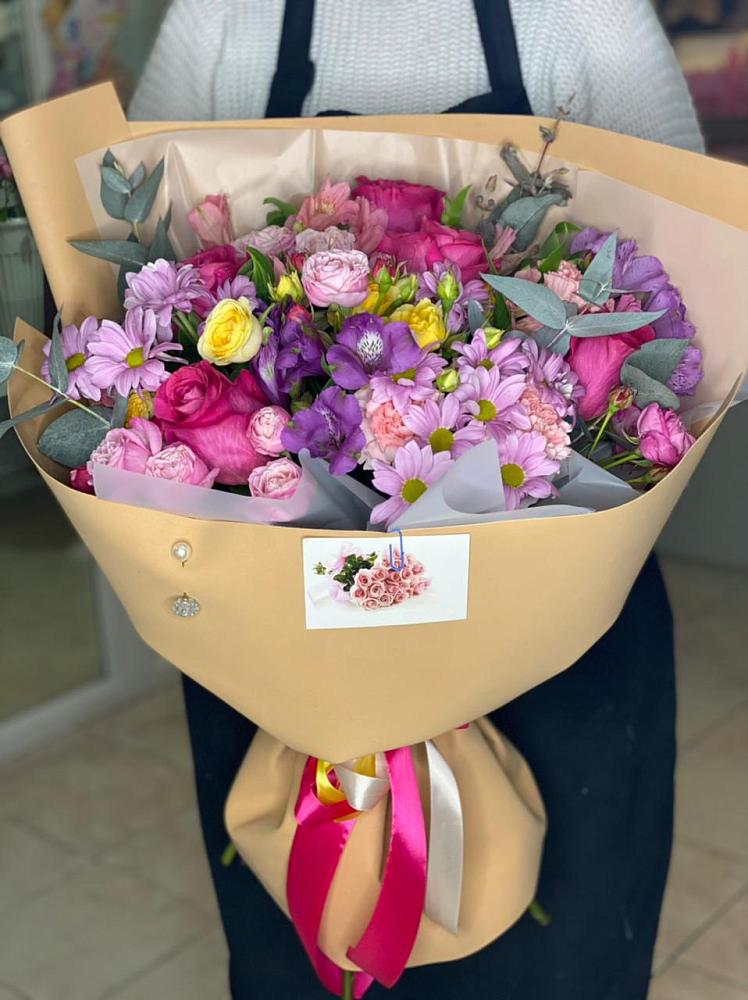 Букет вдохновленный любовью в Сухиничах Букет цветов из: Хризантемы, Гвоздики и Альстромерии в Сухиничах