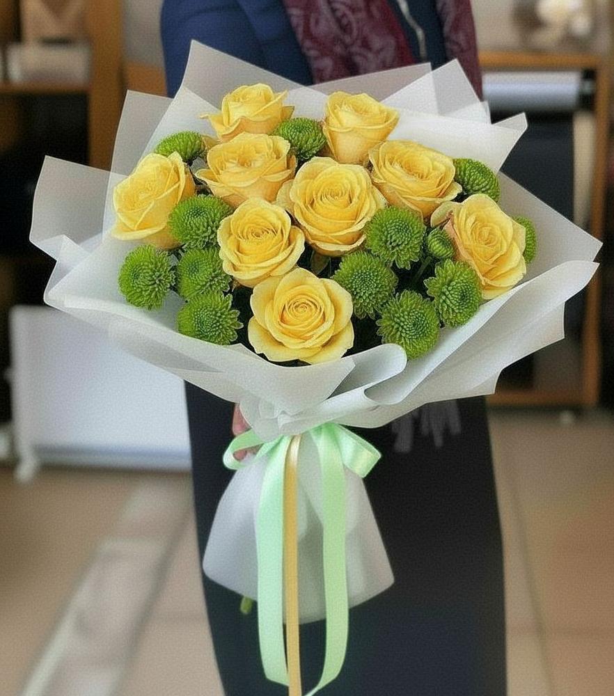 Букет сочно-зеленый в Сухиничах Букет цветов из: Хризантемы и Розы в Сухиничах