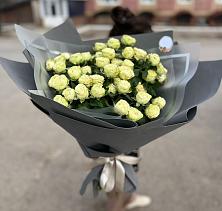 Букет Белые кустовые розы Солинеро в Сухиничах