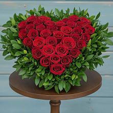 Композиция Сердце в любви в Сухиничах Цветочная композиция из Розы в виде сердца в Сухиничах