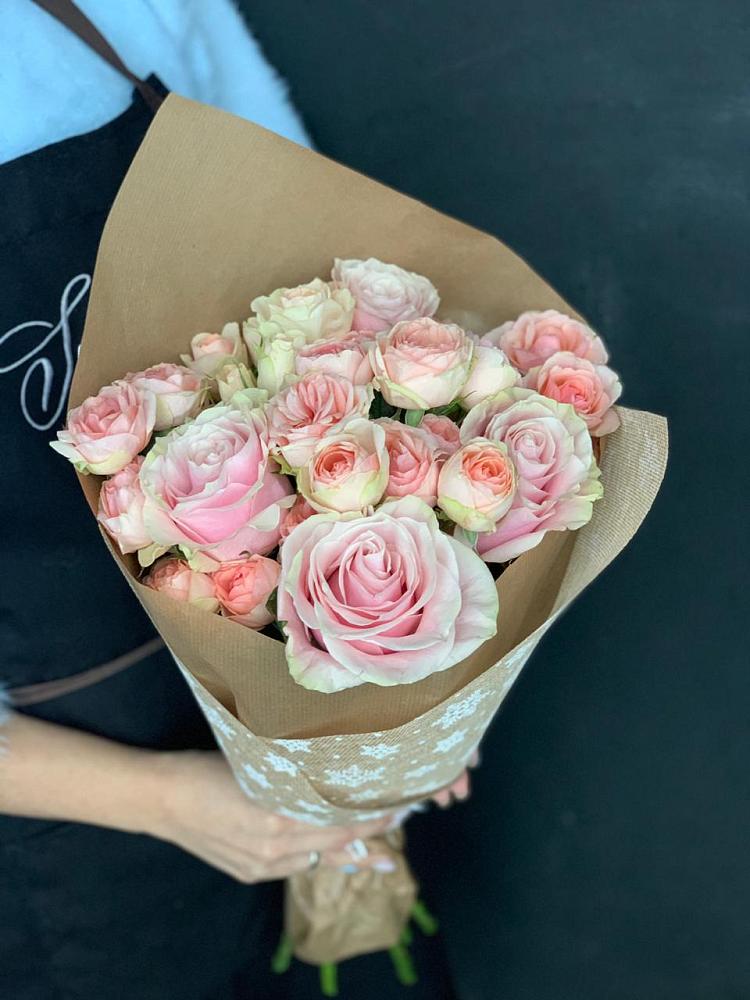 Букет ванильный зефир в Сухиничах Букет цветов из: Хризантемы и Розы в Сухиничах