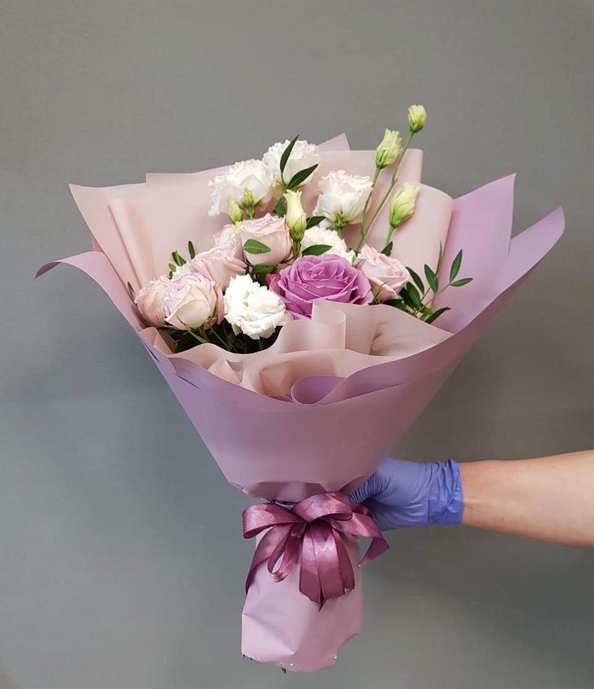 Букет Легкое дыхание в Сухиничах Букет цветов из: Розы и Лизиантусы в Сухиничах