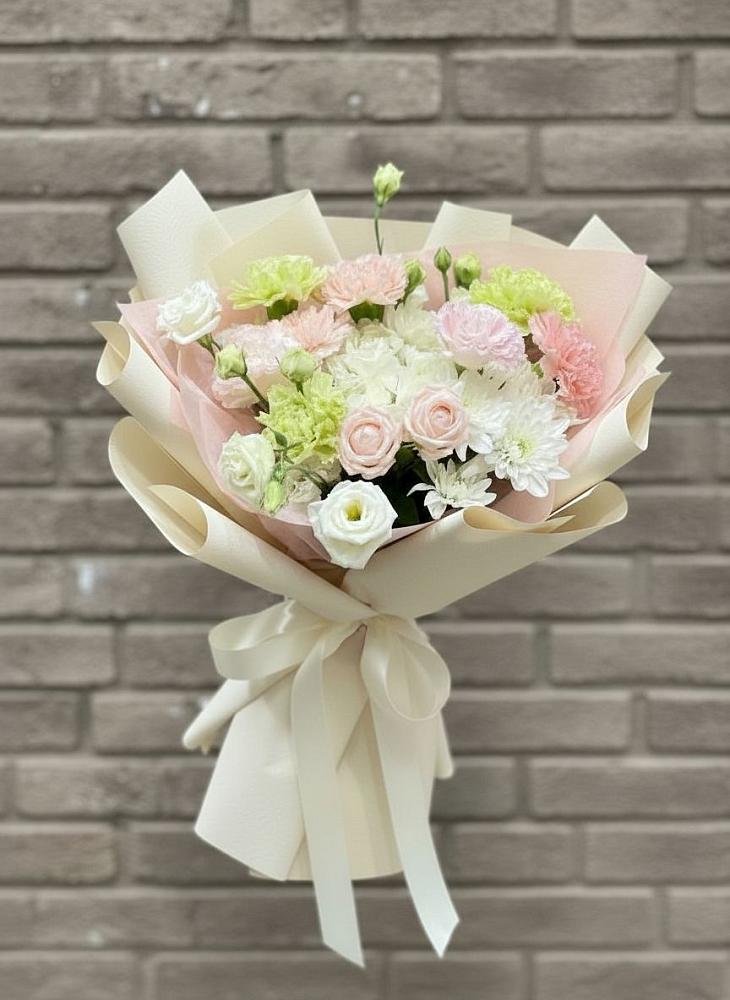 Букет Трепет мечты в Сухиничах Букет цветов из: Гвоздики, Розы, Лизиантусы и Хризантемы в Сухиничах