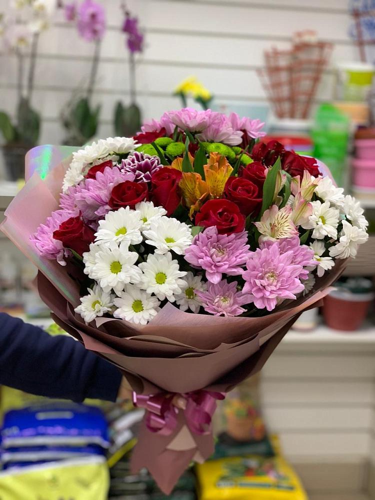 Букет салют цветов в Сухиничах Букет цветов из: Розы, Хризантемы и Альстромерии в Сухиничах