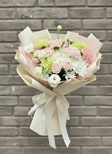Букет Трепет мечты в Сухиничах Букет цветов из:  Гвоздики, Розы, Лизиантусы и Хризантемы в Сухиничах