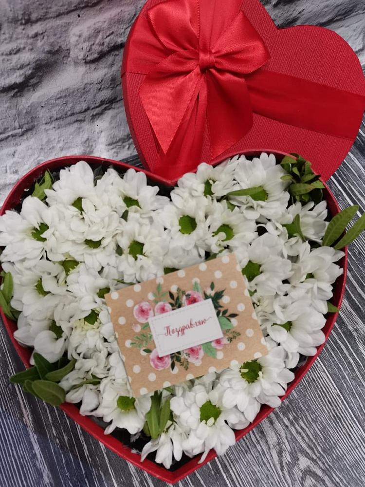 Композиция сплетение судьбы в Сухиничах Цветочная композиция из Хризантемы в виде сердца в Сухиничах