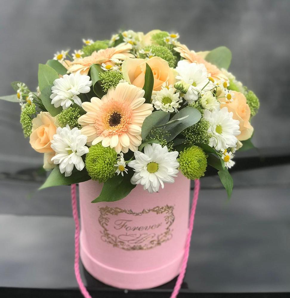 Композиция маленькая прелесть в Сухиничах Цветочная композиция из Розы, Герберы и Хризантемы в шляпной коробке в Сухиничах