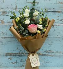 Букет нежный привет в Сухиничах Букет цветов из:  Розы и Лизиантусы в Сухиничах