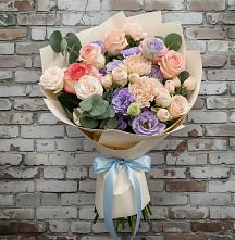 Букет Феерия в Сухиничах Букет цветов из:  Розы, Лизиантусы и Гвоздики в Сухиничах