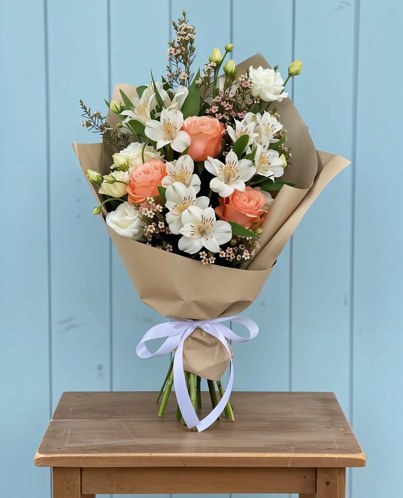 Букет яркий комплимент в Сухиничах Букет цветов из: Альстромерии, Лизиантусы, Розы и Хризантемы в Сухиничах